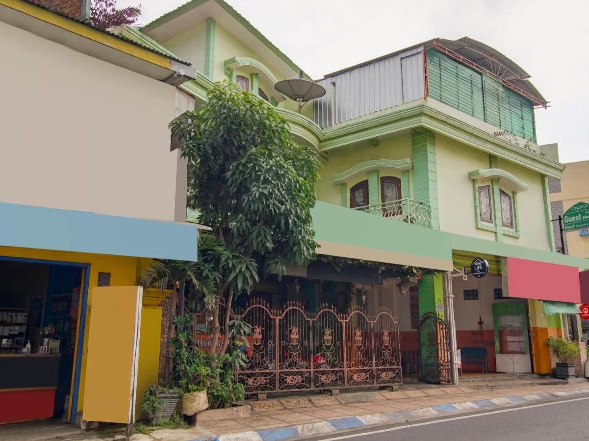 Oyo Life 3103 Opo Homestay & Kost Malang Exterior photo