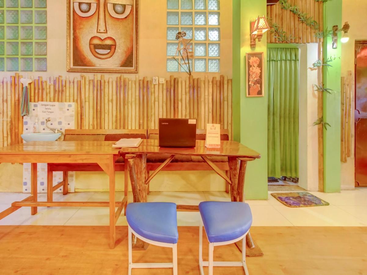 Oyo Life 3103 Opo Homestay & Kost Malang Exterior photo