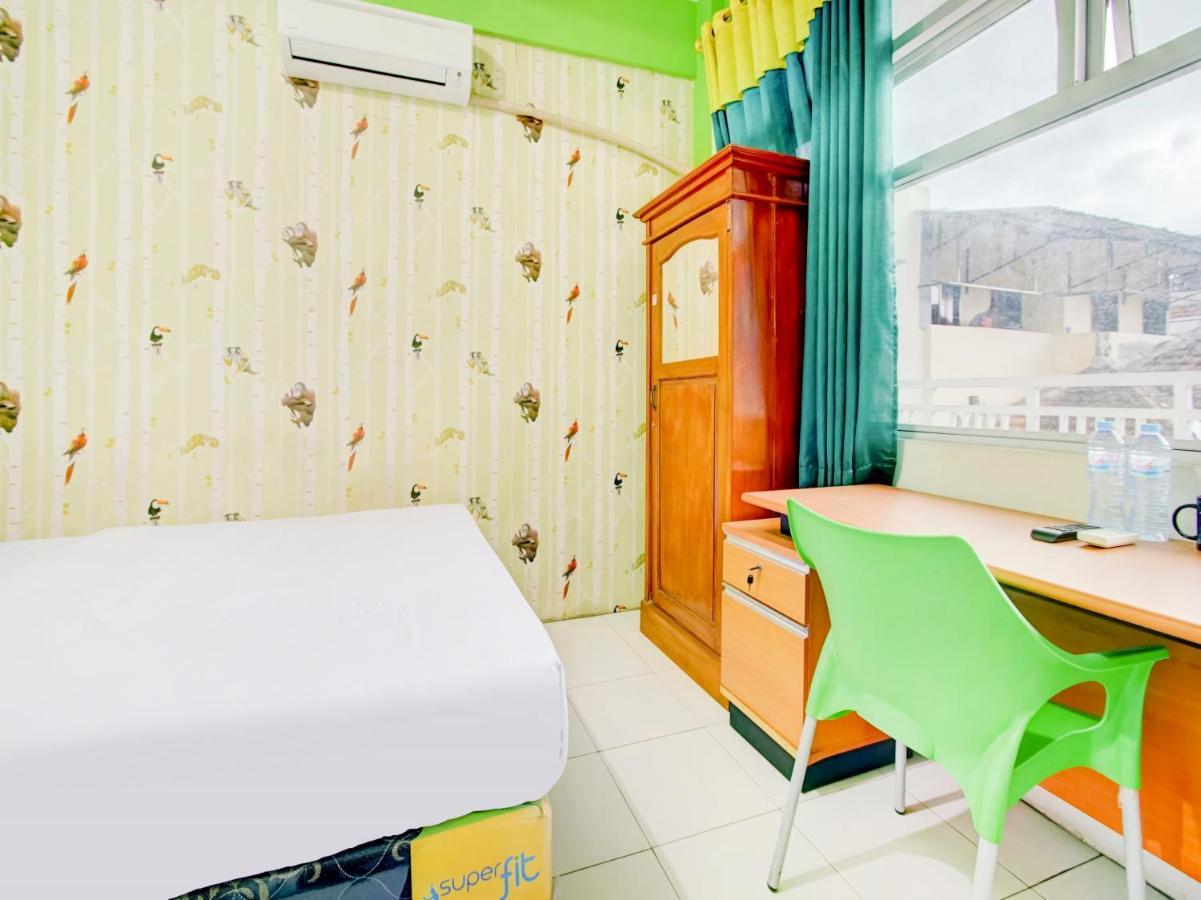 Oyo Life 3103 Opo Homestay & Kost Malang Exterior photo